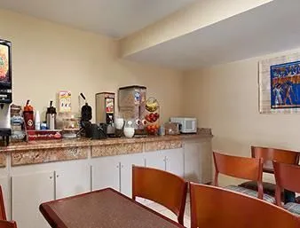 Travelodge Santa Clarita/Valencia