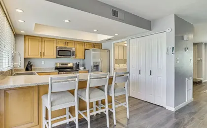 2 Mi to Old Town & Mall: Townhome w/ Pool Access!