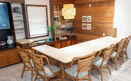 Fun Retro Island Vibe - Sleeps 17 - Beach 1 Block
