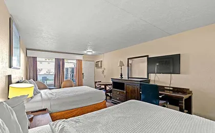 Ocean 5 Hotel