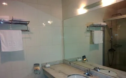 Super 8 Hotel (Shanghai Longwu Road)