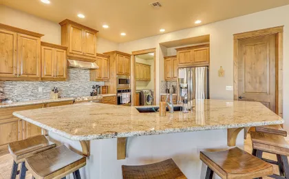 2 Mi to Lake Havasu State Park: Home w/ Hot Tub