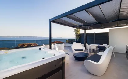 Luxury Apartment- Balcony- Private Rooftop And Jacuzzi- Common Pool