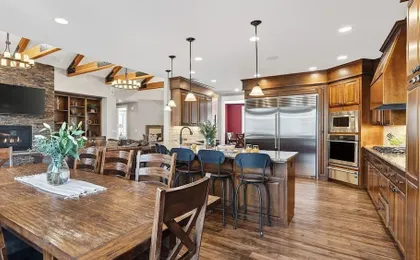 Mulligan Estate by Avantstay Sunriver Retreat + Hot Tub + Game Room + Bikes + Near Trails & Golf