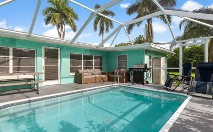 Relaxing 4 bedroom home with Pool