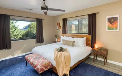 Mid-century Gem w/ Views, Hot Tub & Sunroom Lounge Red Rock Haven by Avantstay