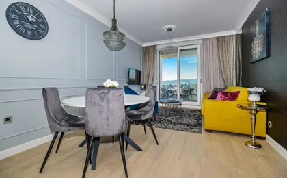 Divine Luxury Apartment Purple