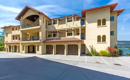 Columbia Cliff Villas
