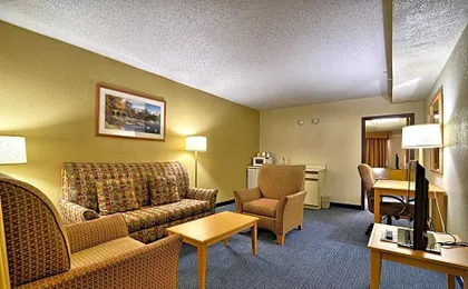 Katahdin Inn & Suites