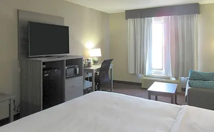 Clarion Pointe Evansville North