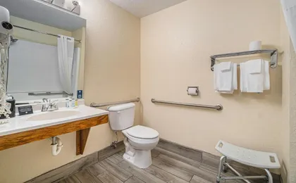Days Inn & Suites by Wyndham Traverse City