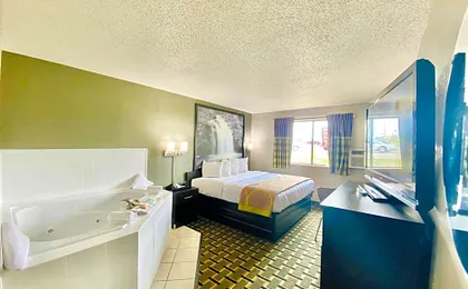 Super 8 by Wyndham Grand Rapids/Wyoming