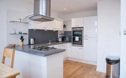 CITY CENTRE APARTMENT with Free Secure Underground Parking