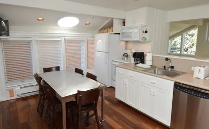 Old Hundred by Frias Properties