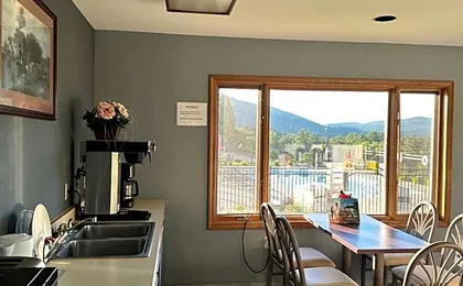 Travelodge by Wyndham Lake George NY