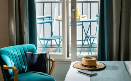 Lyric Opera Hotel