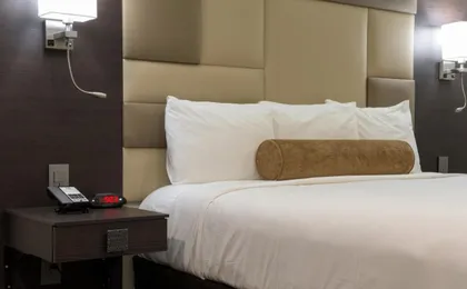 Hotel Xilo Glendale
