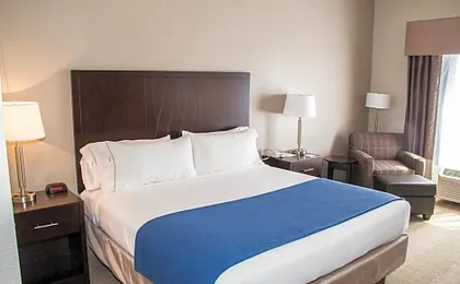 Holiday Inn Express and Suites Sikeston By IHG