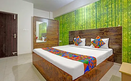 Via Balaji Luxury - Padmavathi Meenakshi Kalyana Mantapa Road