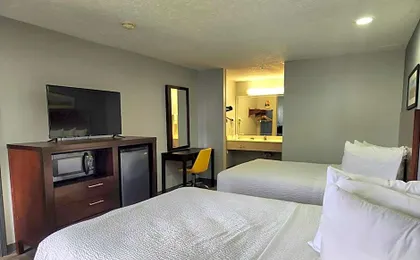 Days Inn & Suites by Wyndham Winnie