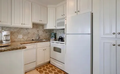 Seascape 1303 Studio Bedroom Condo by RedAwning
