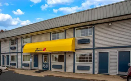 Super 8 by Wyndham Wooster