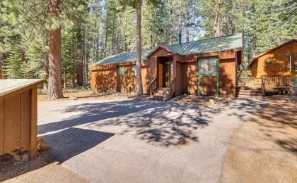 Quiet Truckee Retreat w/ Deck, 5 Mi to Donner Lake