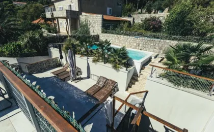 Palm Tree Apartments
