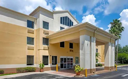 Comfort Inn & Suites DeLand - near University