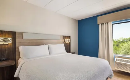 Holiday Inn Express & Suites Indianapolis West - Airport Area