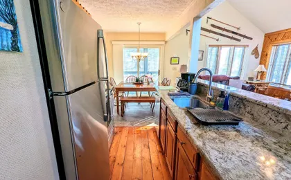Alpine Allure by Avantstay Indoor Hot Tub, Game Loft, Enclosed Deck