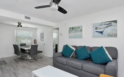 ULTRA Modern Apt by the Beach