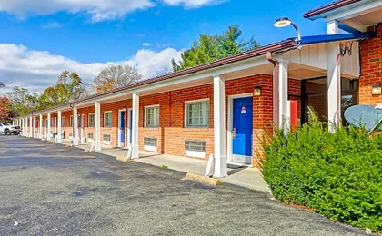 Hotel O Relax Inn Lewisburg near I-64