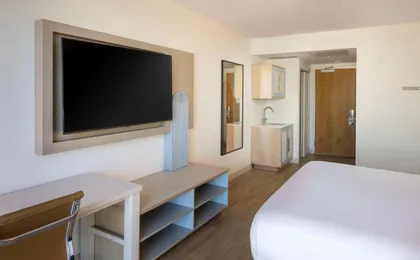 Hotel Dello Fort Lauderdale Airport, Tapestry Collection by Hilton
