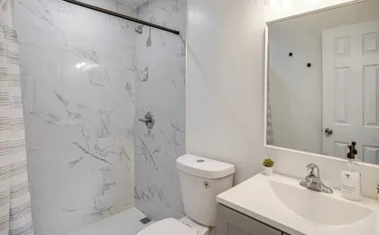 4 Mi to Surfside Beach! North Miami Apt