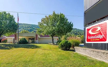 Econo Lodge Inn & Suites Norton - Wise South