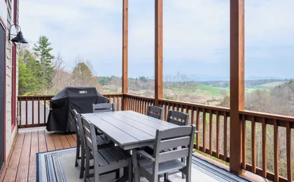 Private Retreat w/ Hot Tub, Amazing Views, Game Room Silver Spoon by Avantstay