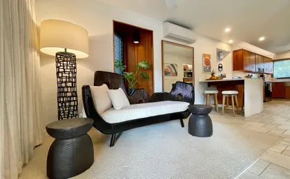 Sophisticated Oceanfront Retreat - Air-conditioned - Walk to Beach - Vrkcv