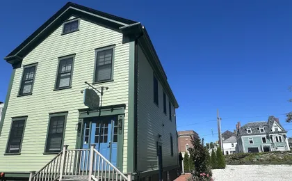 Downtown Newport Gem 1br W/ Parking & Prime Spot 1 Bedroom Apts