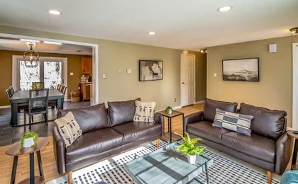 Your Perfect Blend Of Views, Hot Tub, And Fun! 3 Bedroom Home by RedAwning