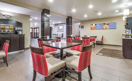 Comfort Inn & Suites Love Field-Dallas Market Center