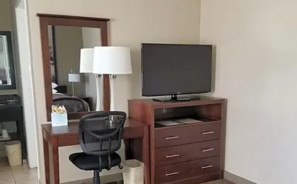 Super 8 by Wyndham Los Angeles-Culver City Area