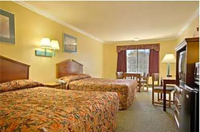 Super 8 by Wyndham Los Angeles Downtown