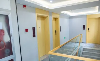 Wan W Xin Hotel (Shanghai Wujiaochang Changhai Hospital)