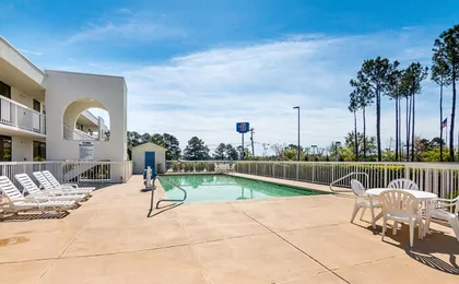 Motel 6 Newnan