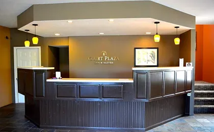Court Plaza Inn & Suites of Mackinaw