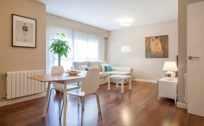 Hi Valencia Apartments - Jorge Juan
