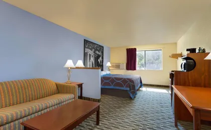 Super 8 by Wyndham Lynchburg Va
