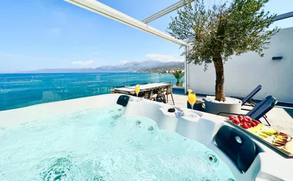 Skipper Beachfront Suites