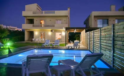 Mariza's Beachfront Apartment with Swimming Pool